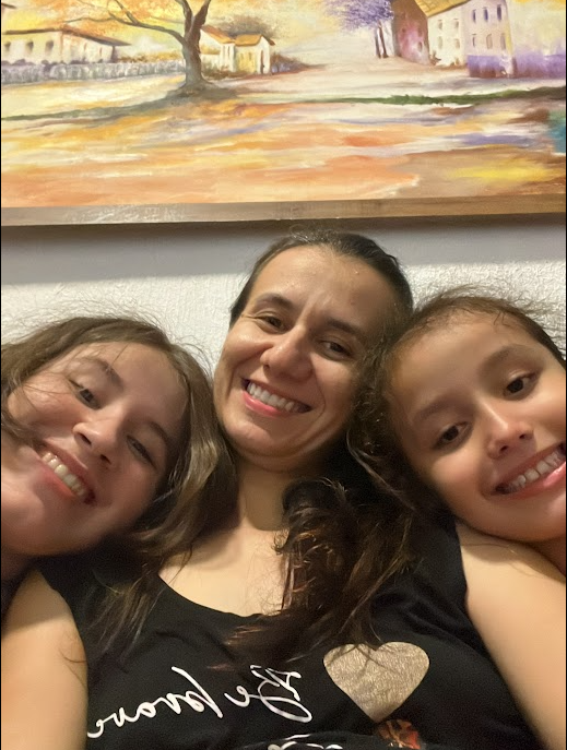 Cássia Cortez e suas filhas